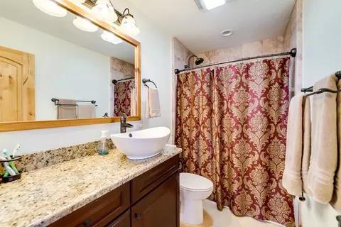 Bath - 184 Eagle Hts, Franklin, NC 28734 photo 5 of 6