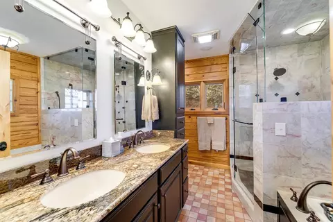 Bath - 184 Eagle Hts, Franklin, NC 28734 photo 2 of 6