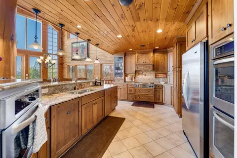 Kitchen - 184 Eagle Hts, Franklin, NC 28734 photo 2 of 4