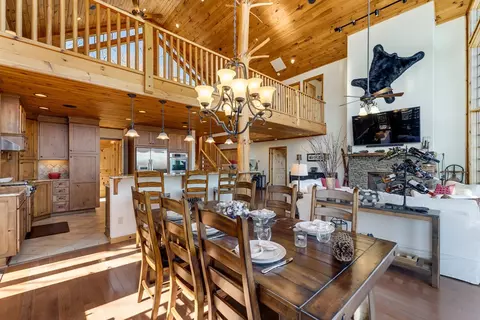 Dining - 184 Eagle Hts, Franklin, NC 28734 photo 3 of 3
