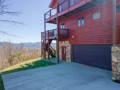 Exterior - 184 Eagle Hts, Franklin, NC 28734 photo 6 of 20