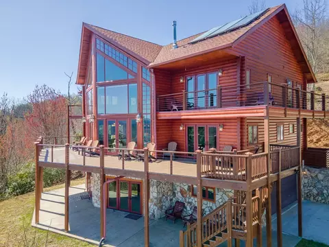Exterior - 184 Eagle Hts, Franklin, NC 28734 photo 3 of 20