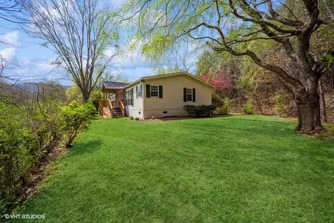 100 Ramblewood Dr, Sylva, NC 28779