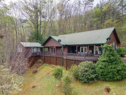 79 Hemlock Falls Rd, Franklin, NC 28734