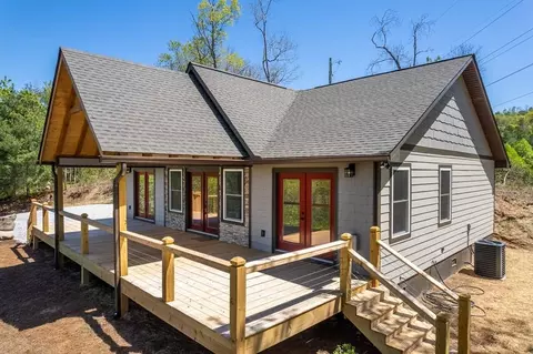 198 Mountain Trace Pt, Bryson City, NC 28713