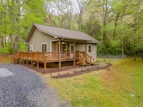 71 Shuler Dr, Whittier, NC 28789