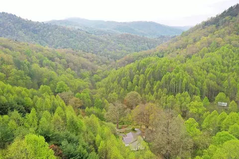 992 Grays Ridge Rd, Tuckasegee, NC 28783