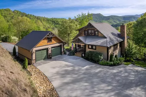 224 Coosa Ridge Dr, Whittier, NC 28789