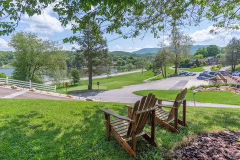 27 Links Ln, Waynesville, NC 28786
