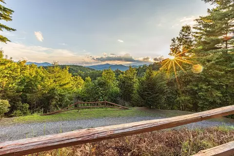 28 Nantahala Rdg, Bryson City, NC 28713