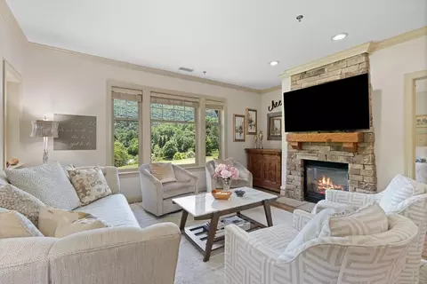 1650 Country Club Dr, Maggie Valley, NC 28751