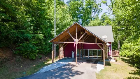 302 Blossomtown Dr, Franklin, NC 28734