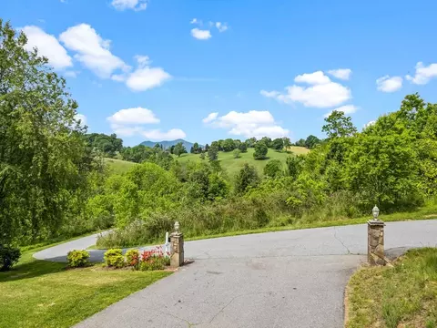 Exterior - 86 Arcadia Lake Dr, Clyde, NC 28721 photo 8 of 9