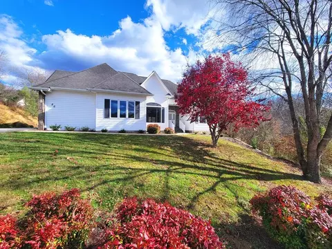 86 Arcadia Lake Dr, Clyde, NC 28721