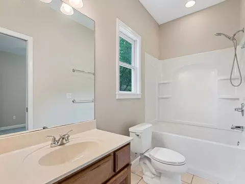 Bath - 86 Arcadia Lake Dr, Clyde, NC 28721 photo 2 of 3