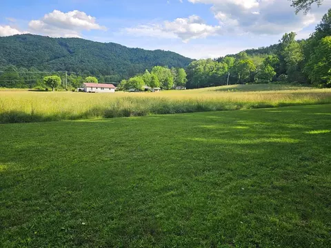 149 Up The Creek Rd, Franklin, NC 28734