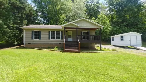 148 Red Dog Ln, Whittier, NC 28789