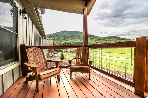 88 Gadsden Rdg, Bryson City, NC 28713