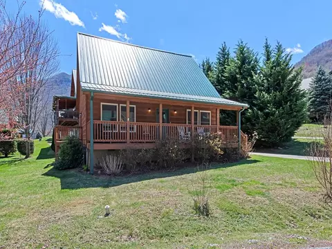 588 Panoramic Loop, Maggie Valley, NC 28751