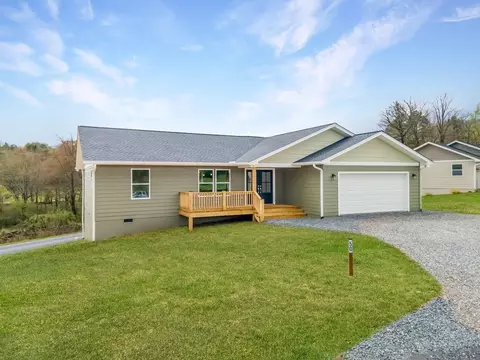 50 Live Oak Pt, Franklin, NC 28734
