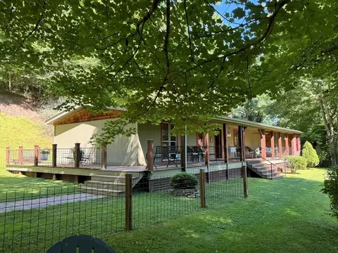 280 Crystal Creek Ln, Whittier, NC 28789