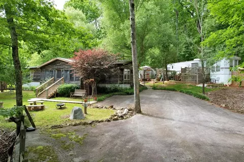 452 E Hickory Knoll Rd, Franklin, NC 28734