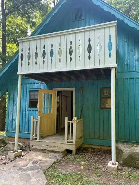 1100 Cals Cove Rd, Franklin, NC 28734