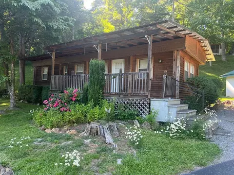 185 Mountain Springs Rd, Franklin, NC 28734