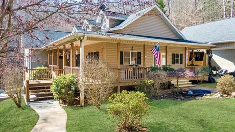 316 Deerwood Dr, Franklin, NC 28734