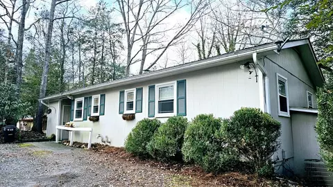 52 Stonebrook Dr, Franklin, NC 28734