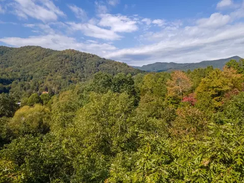 79 Midway Dr, Sylva, NC 28779 photo 2