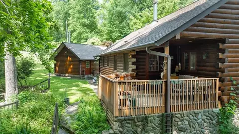 575 Mica Cir, Franklin, NC 28734