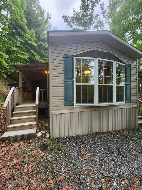 166 Oak Ridge Ln, Whittier, NC 28789