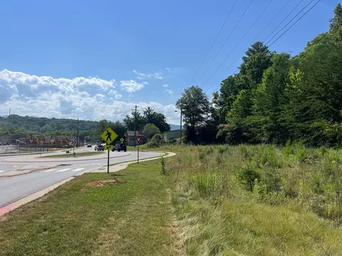 00 Wayah St, Franklin, NC 28734