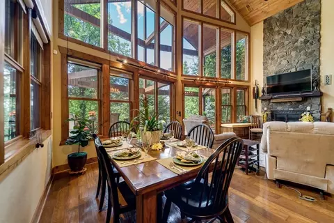 749 Scutter Ln, Franklin, NC 28734