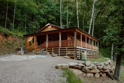 690 Sugarfork Church Rd, Franklin, NC 28734