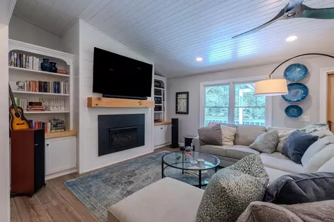 97 Country Bend Rd, Franklin, NC 28734