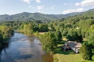 83 Moon Shadow Rd, Franklin, NC 28734