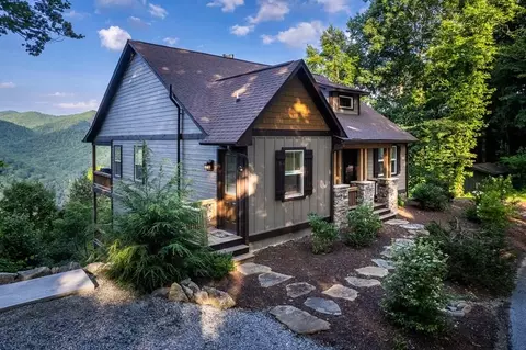 10 Sparkleberry Ct, Tuckasegee, NC 28783