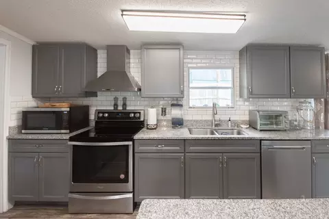 Kitchen - 905 Wake Robin, Cullowhee, NC 28723 photo 10 of 10