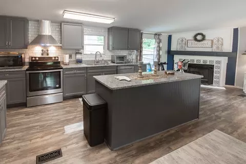 Kitchen - 905 Wake Robin, Cullowhee, NC 28723 photo 5 of 10