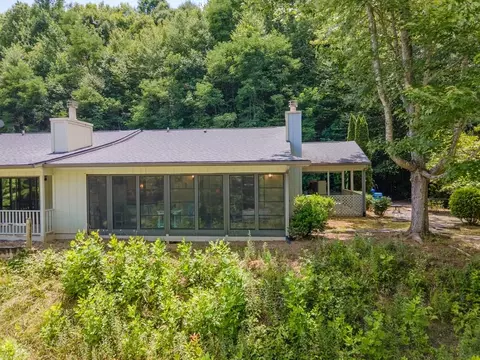 518 Oak Creek Rd # A, Franklin, NC 28734