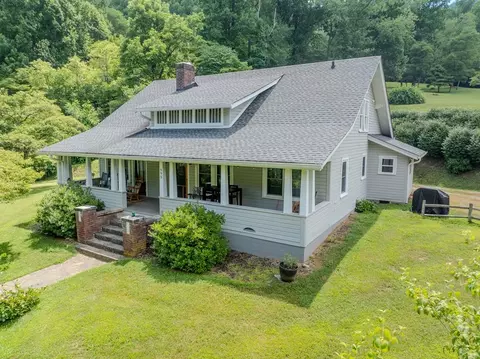 995 Barkers Creek Rd, Whittier, NC 28789