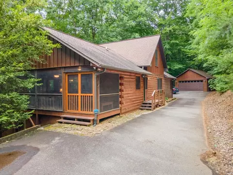 142 Lakeside Ct, Franklin, NC 28734
