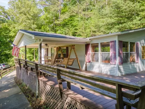99 Evans Creek Ln, Franklin, NC 28734