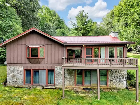 202 Sams Trl, Waynesville, NC 28786