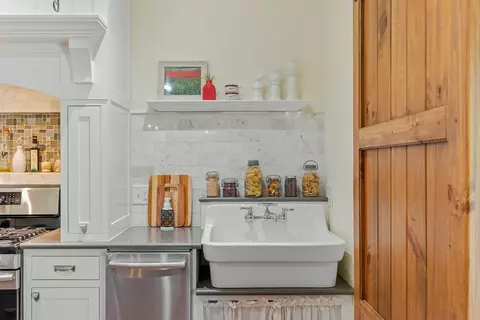 Kitchen - 162 Genes Rd, Franklin, NC 28734 photo 5 of 8