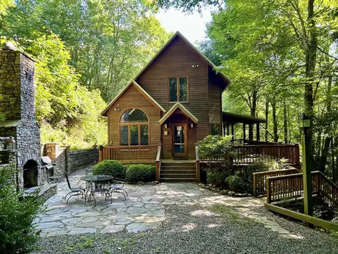 74 Friendly Trl, Sylva, NC 28779