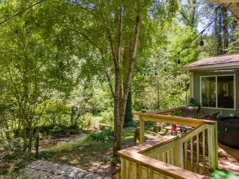 26 Red Bridge Ln, Sylva, NC 28779