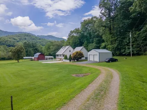 1725 Meadow Mountain Estates Rd, Franklin, NC 28734